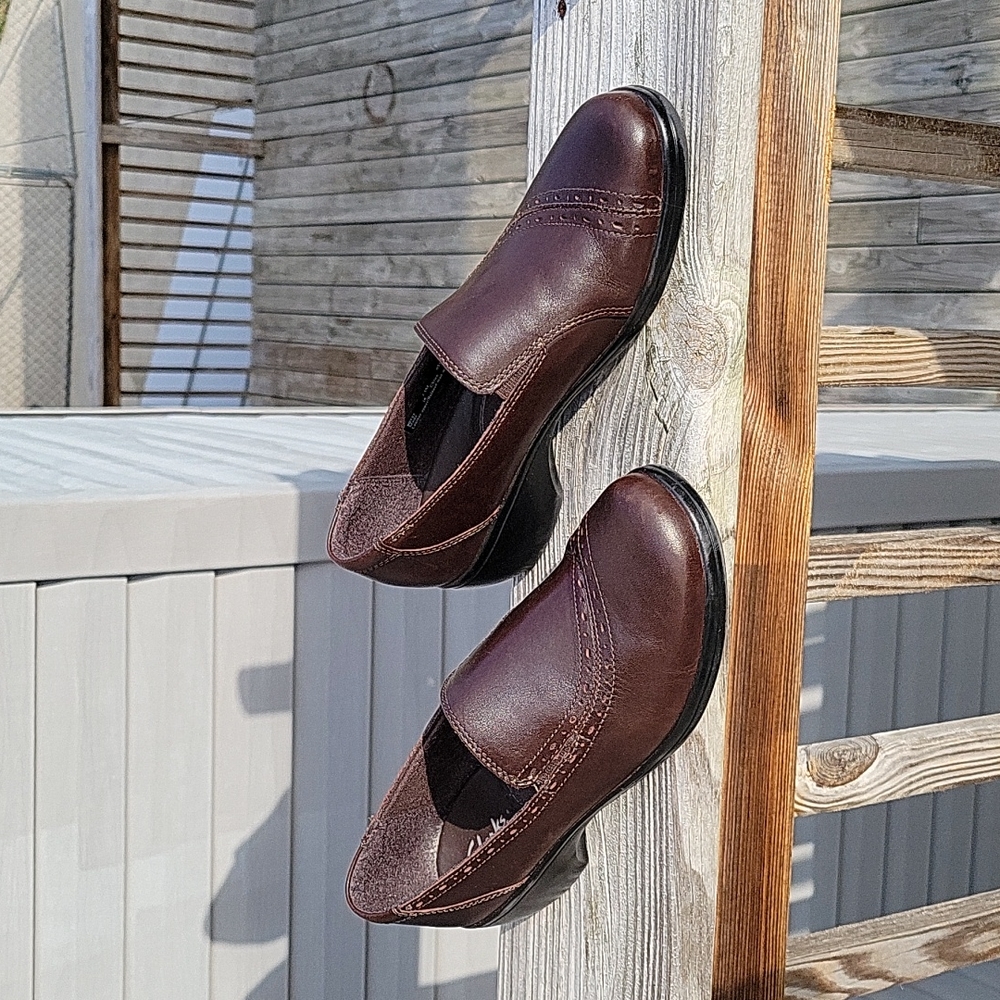 Clarks Leather Uppers, Slip-on Shoes size 7.5M